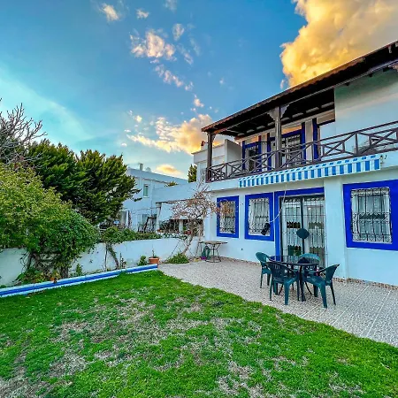 Huge 3Br Villa With A Beautiful Garden At Ortakent
