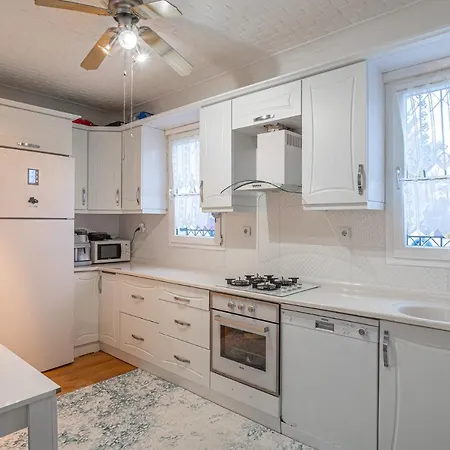 빌라 Huge 3Br Villa With A Beautiful Garden At Ortakent
