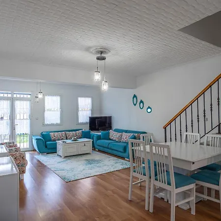 Huge 3Br Villa With A Beautiful Garden At Ortakent